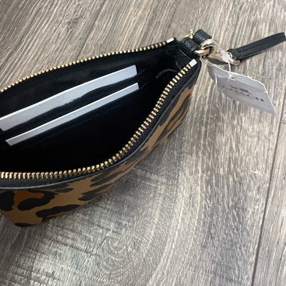 Coach wristlet / wallet in Cheetah print NWT from pet and smoke free home - Picture 13 of 15